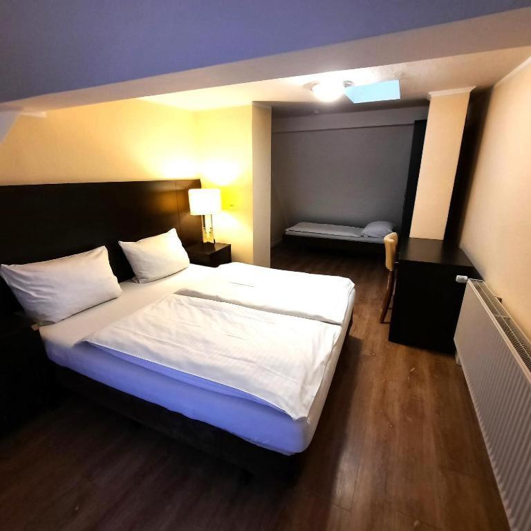 Hotel Ariana Koeln Ngoại thất bức ảnh